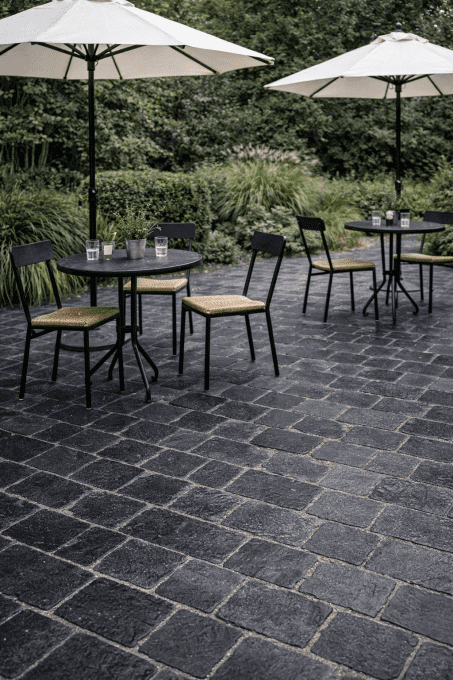 Pavé basalte noir intense 14/20 cm Ep. 2/3 cm - unité de vente : 1 m² pour 30 pavés