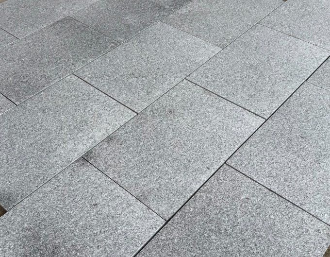 Dallage Granit Gris Fujian - 40/60 ép. 1.5 cm - Unité de vente 1 m² (4 dalles)