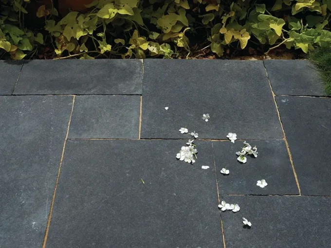 Dallage calcaire Taj'Black historic gris anthracite  Opus 4 formats - Unité de vente 0.781 m²