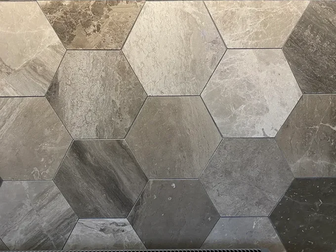 Dallage hexagonal marbre gris atlantique 20.3/20.3 cm Ep.1 cm - Unité de vente 0.5166 m² (14 dalles)
