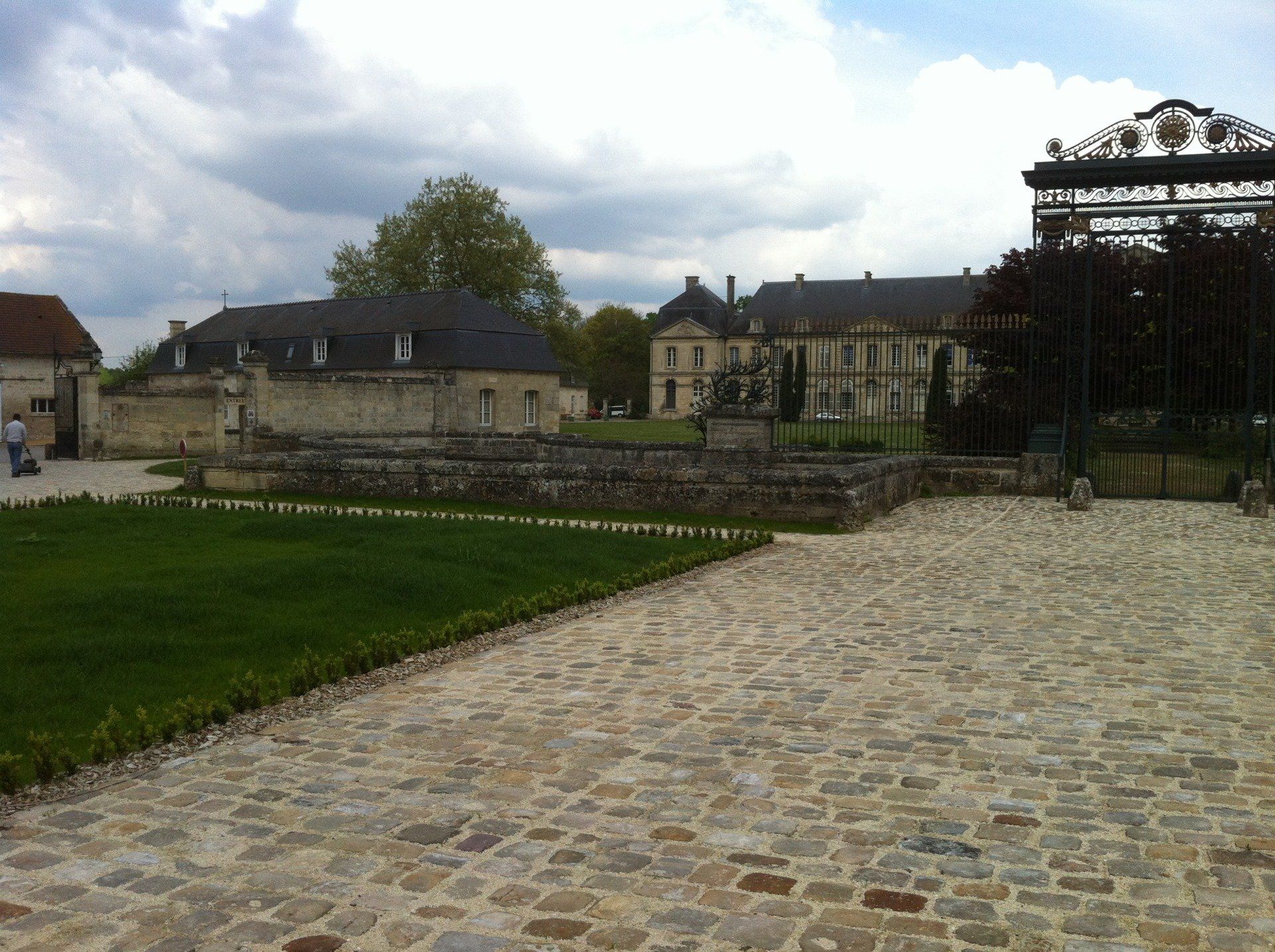 Pavé grès Napoléon de Fontainebleau 18/23 cm ép.16/23 cm - unité de vente 1m² ( 360 kg)