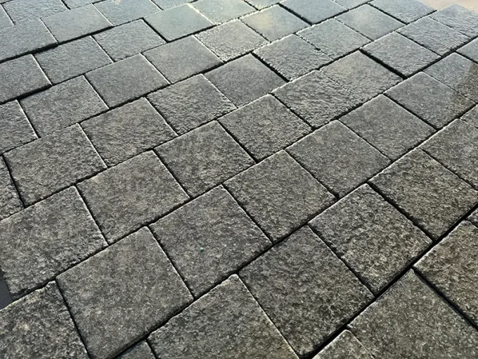 Pavé granit gris royal 10/10 cm Ep. 5 cm - unité de vente : 1 m² pour 82 pavés