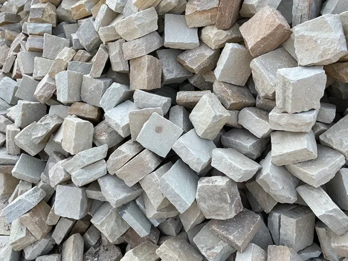 Pavés grès kandla Mint jaune blanc calcaire  14/14 cm Ep. 3/5 - unité de vente : 1 m² pour 42 pavés