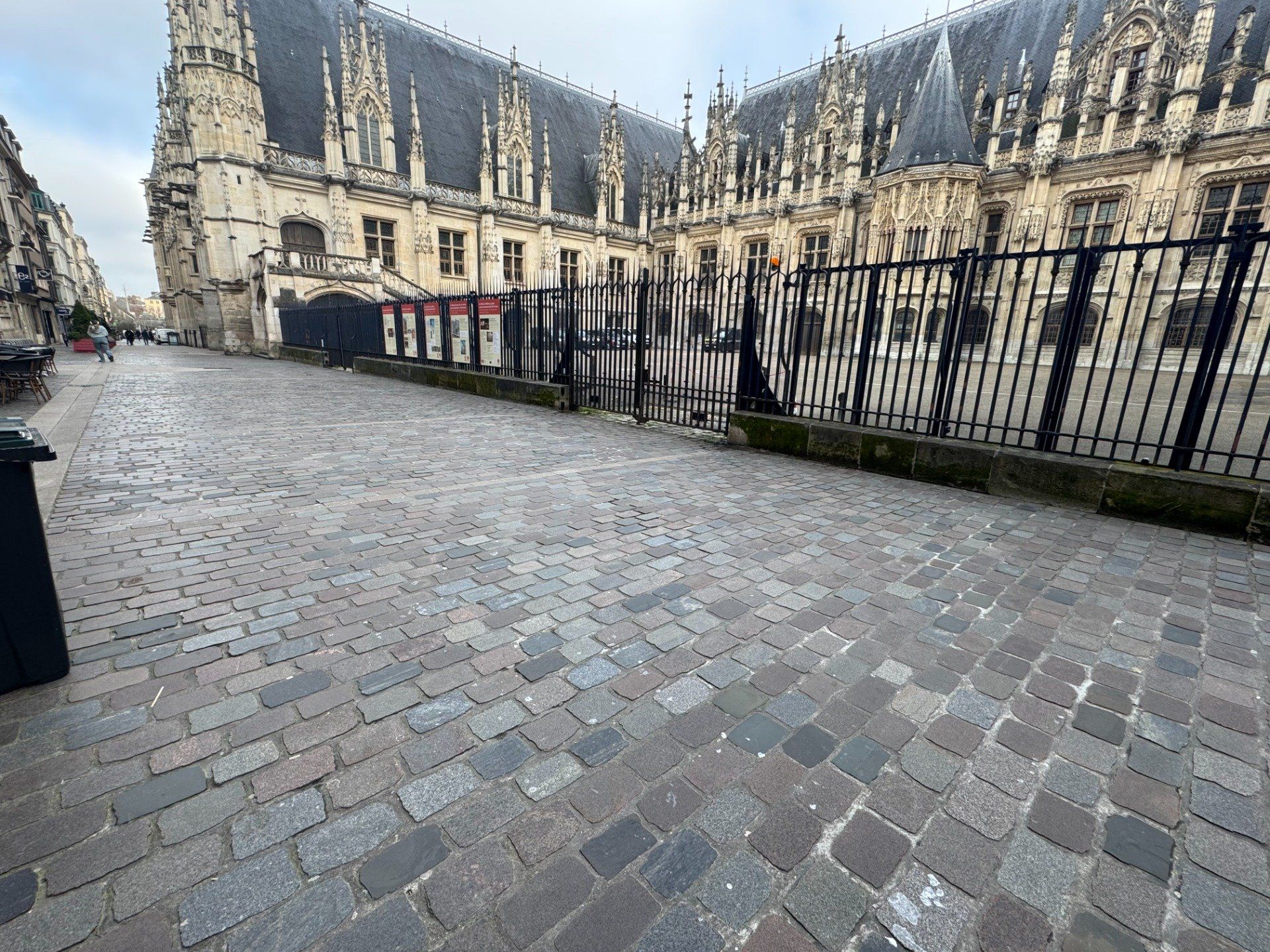 Pavés granit sciés de réemploi 14/20 cm ép. 6/8 cm - unité de vente 1m² (145 kg)