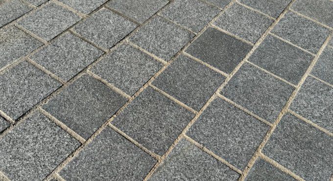 Pavés granit gris mystic - 14/14 cm Ep. 5 cm - unité de vente : 1 m² pour 44 pavés