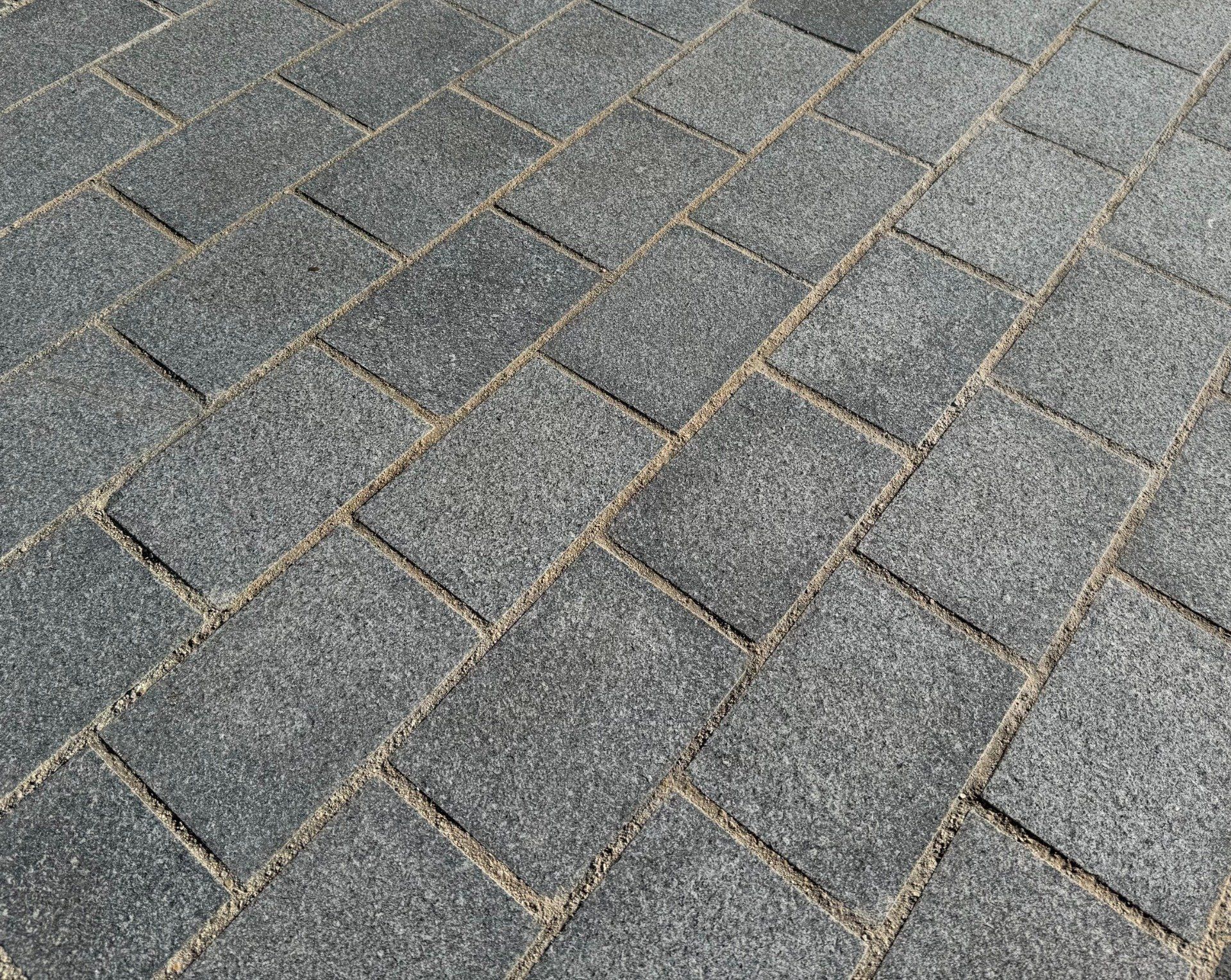 Pavés granit gris mystic - 14/20 cm Ep. 5 cm - unité de vente : 1.008 m² pour 32 pavés