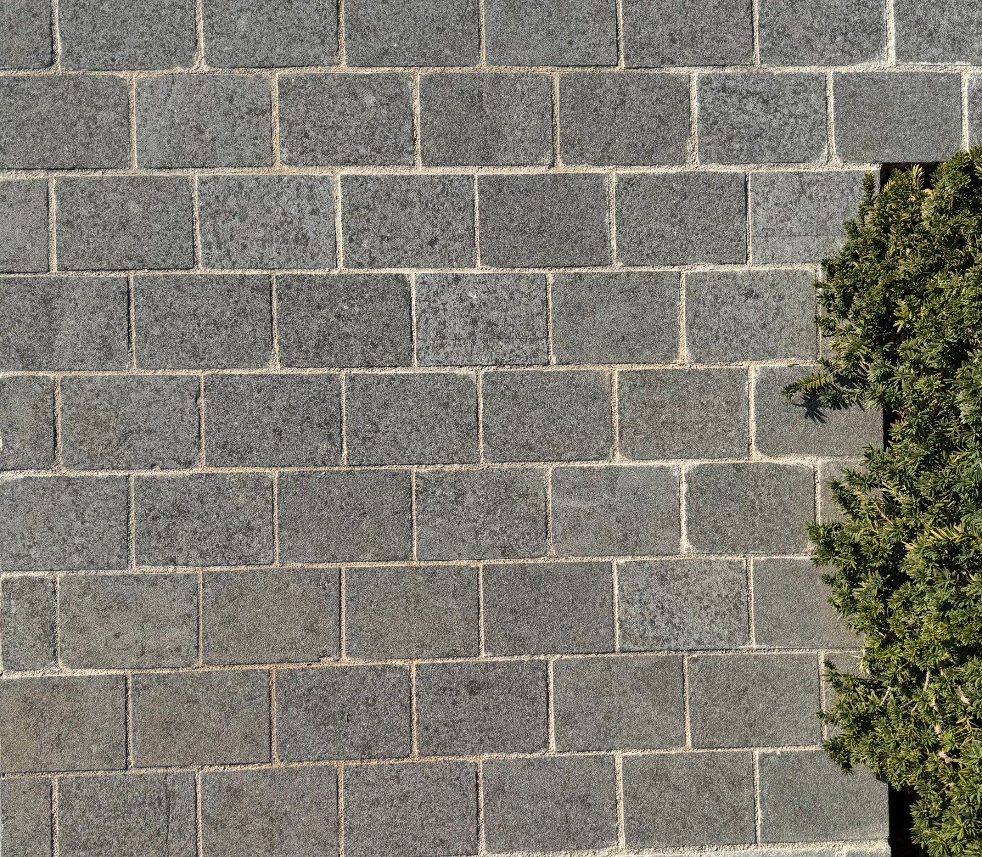 Pavé granit gris royal 14/20 cm Ep. 5 cm - unité de vente : 1.008 m² pour 32 pavés