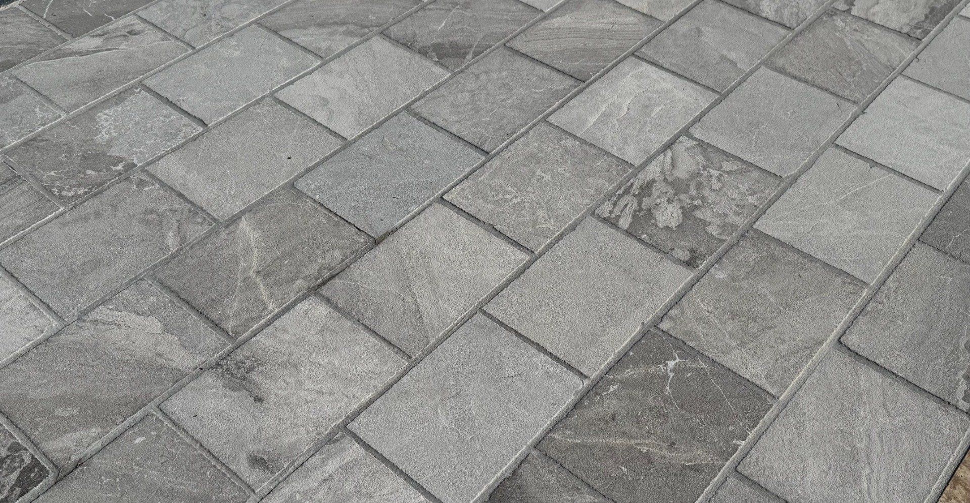 Pavé marbre gris atlantique 15.25/20.30 cm Ep. 3 cm - unité de vente : 1.0037 m² pour 29 pavés