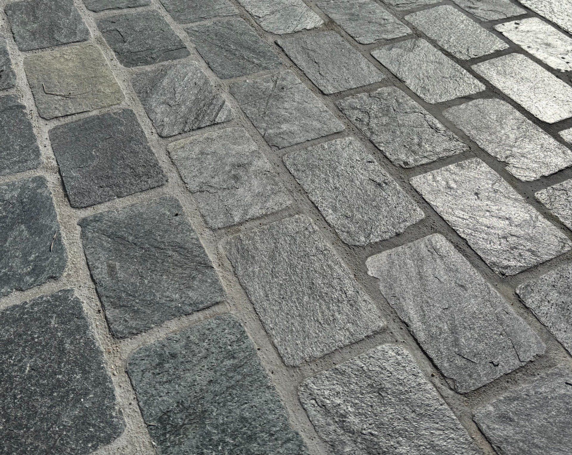 Pavé ardoise schiste Monsoon black 14/20 cm Ep. 2/3 cm - unité de vente : 1 m² pour 30 pavés