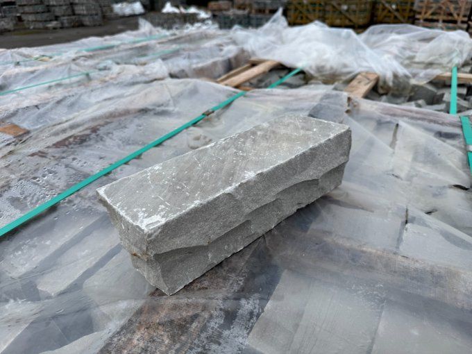 Pavés grès kandla Gris 10/30 cm Ep. 8/10 cm - unité de vente : 27 pavés pour 1 m² 