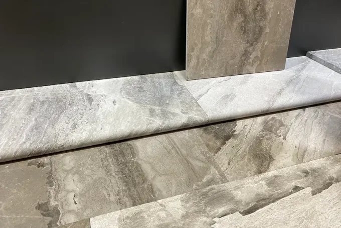 Margelle marbre gris atlantique 30.5/61 cm Ep. 3 cm - 1 bord arrondi - Unité de vente 0.61 ml