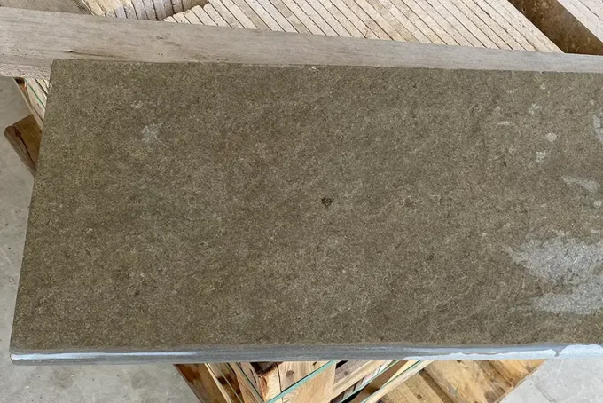 Margelle calcaire kurnool historic 30/60 cm  Ep. 3 cm - 1 bord arrondi - Unité de vente 0.60 ml