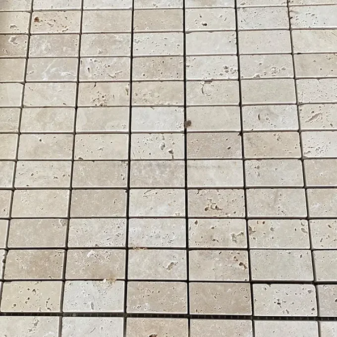 Mosaic travertin 1er choix mix beige rectangle 4.8/2.3 cm - 30.5/30.5 cm - unité de vente 0.95 m²