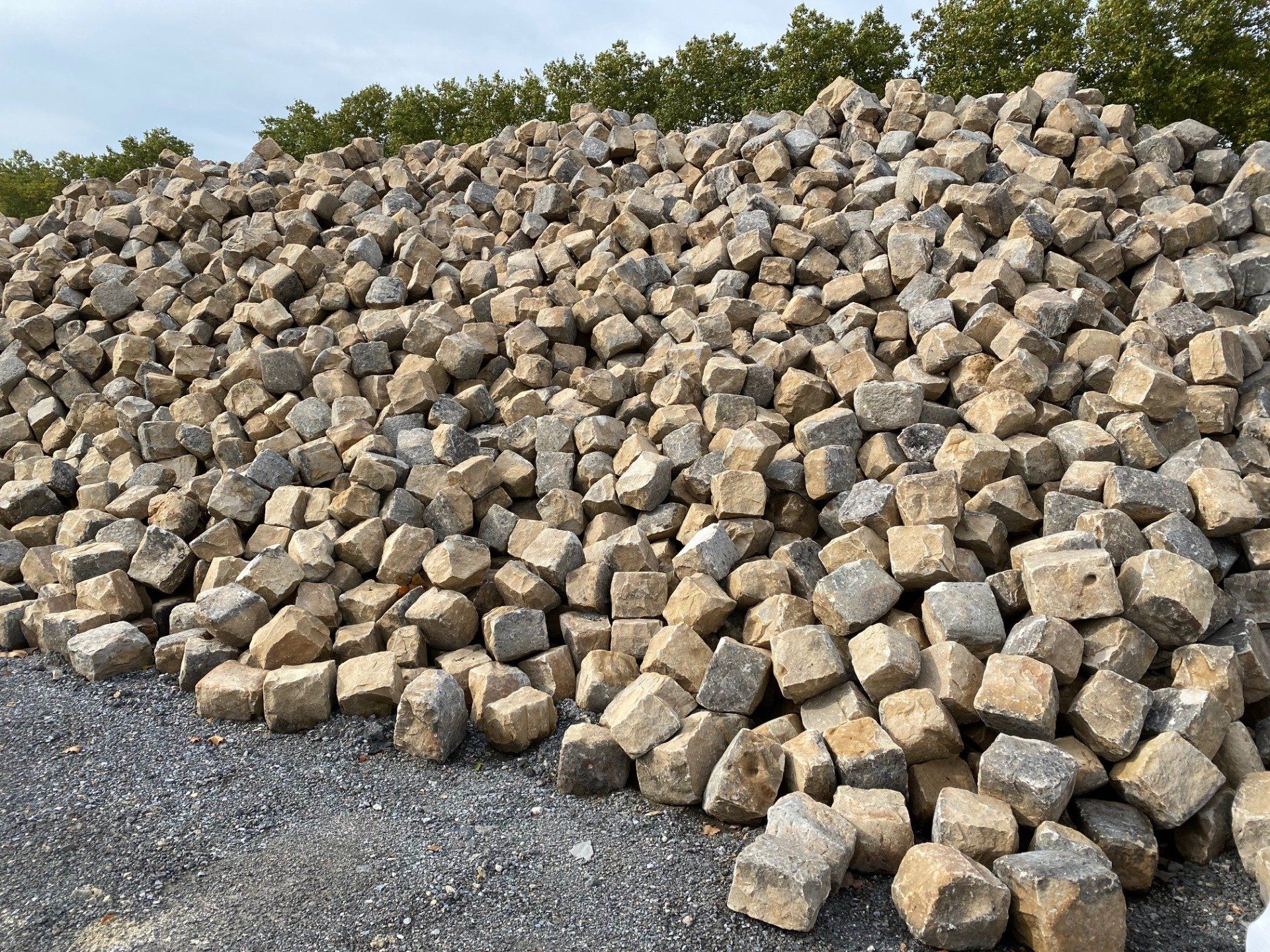 Pavé grès Napoléon de Fontainebleau 18/23 cm ép.16/23 cm - unité de vente 1m² ( 360 kg)