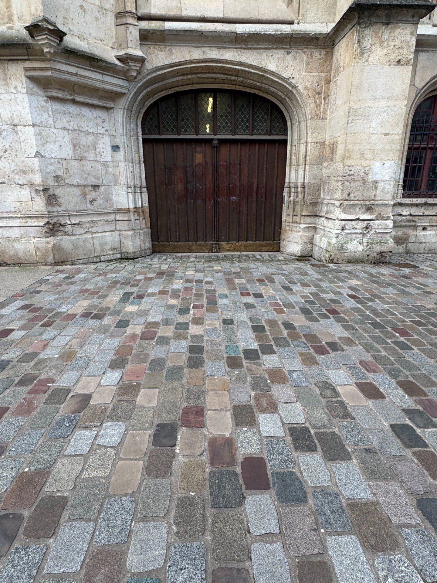 Pavés granit sciés de réemploi 14/20 cm ép. 6/8 cm - unité de vente 1m² (145 kg)