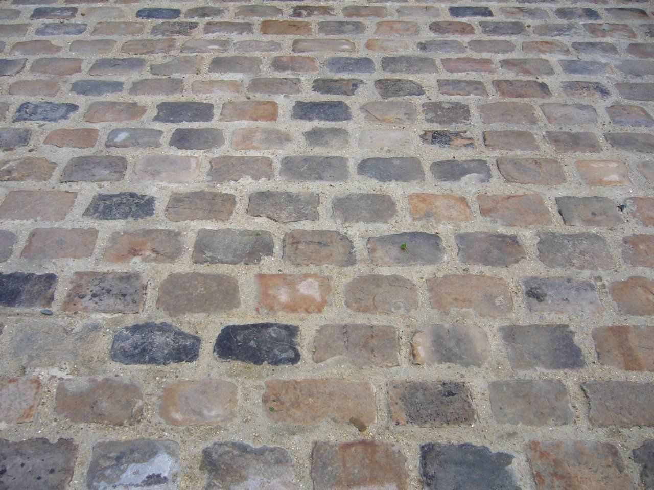 Pavés grès Fontainebleau de réemploi 14/20 ép. 14/16 cm - unité de vente 1m² ( 280 kg)