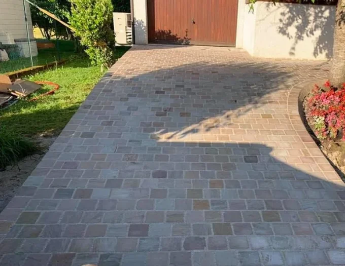 Pavés grès kandla white beige blanc rosé  14/14 cm Ep. 5/7 cm - unité de vente : 1 m² pour 42 pavés