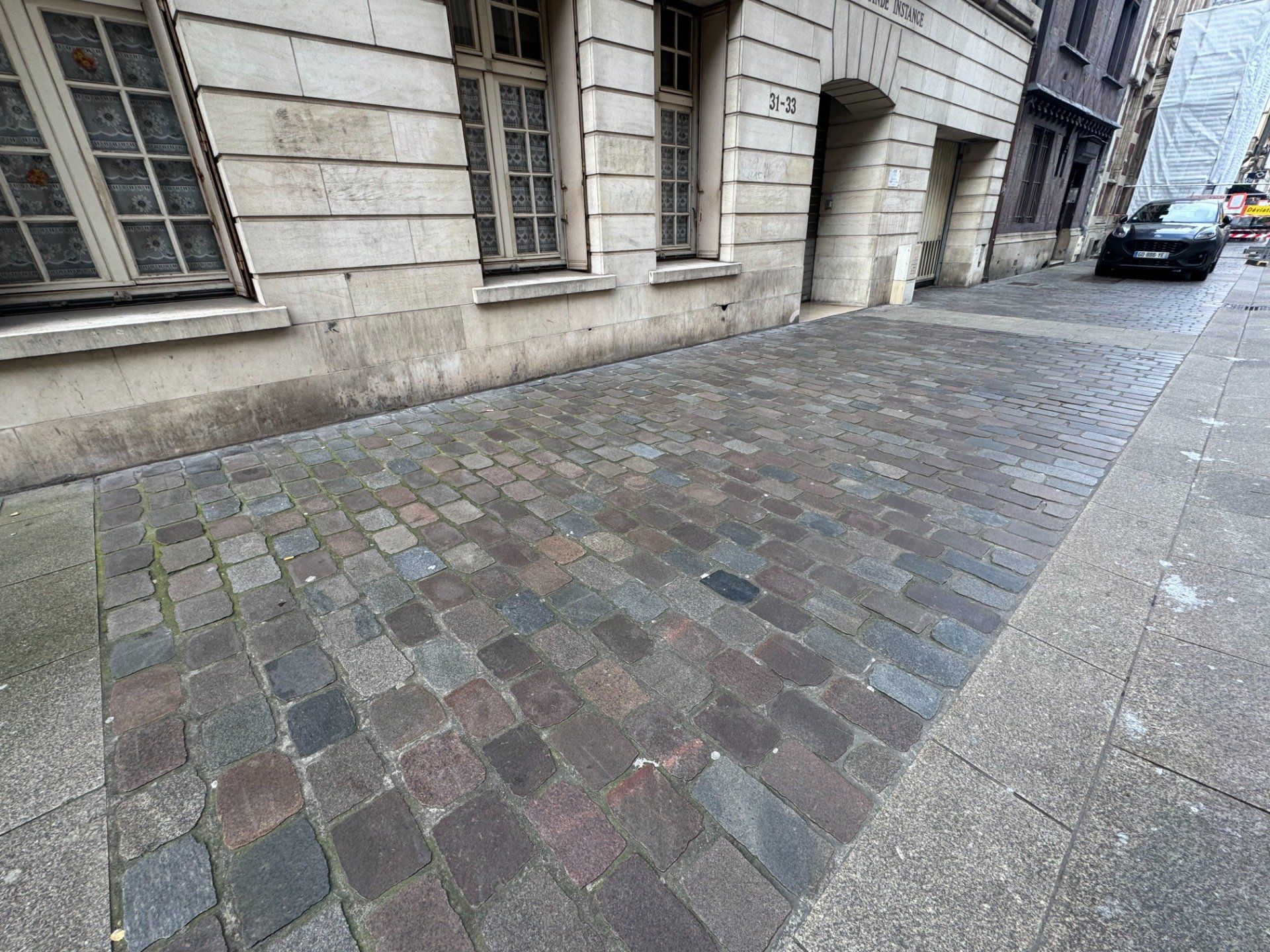 Pavés granit sciés de réemploi 14/20 cm ép. 6/8 cm - unité de vente 1m² (145 kg)