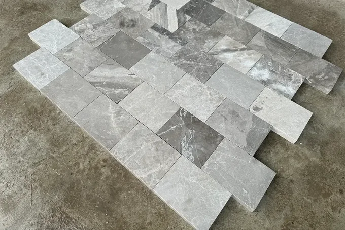 Pavé marbre gris atlantique 15.25/20.30 cm Ep. 3 cm - unité de vente : 1.0037 m² pour 29 pavés 
