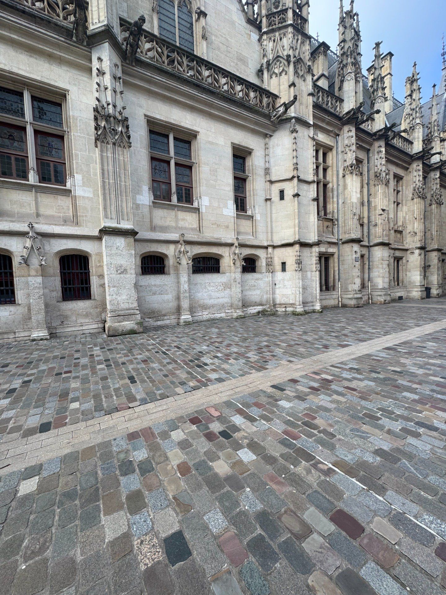 paves-ancien-scies Pavés granit sciés de réemploi 14/20 cm ép. 6/8 cm - unité de vente 1m² (145 kg)