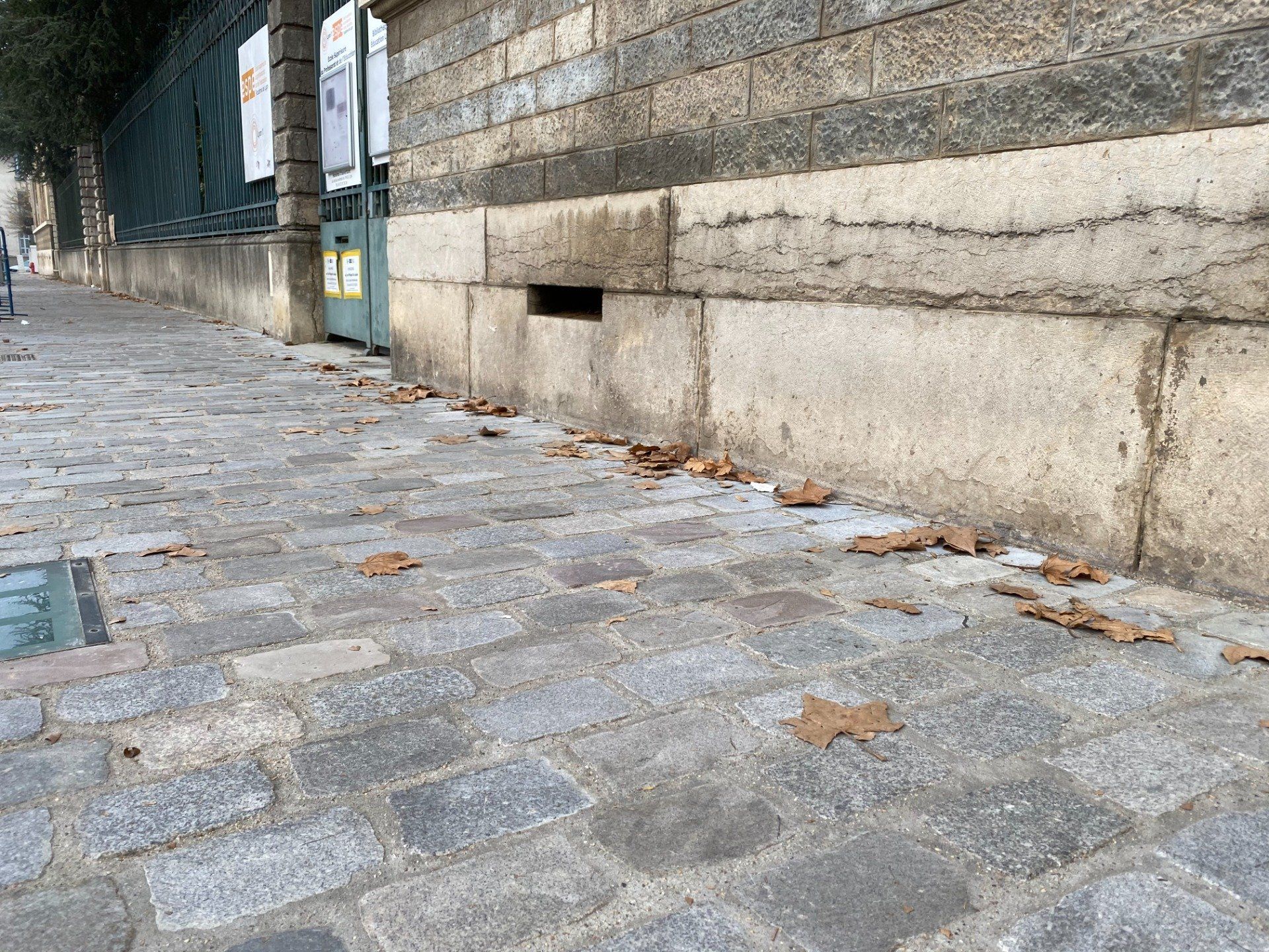 paves-clos-jouve-lyon Pavés granit sciés de réemploi 14/20 cm ép. 2/5 cm - unité de vente 1m² (90 kg)