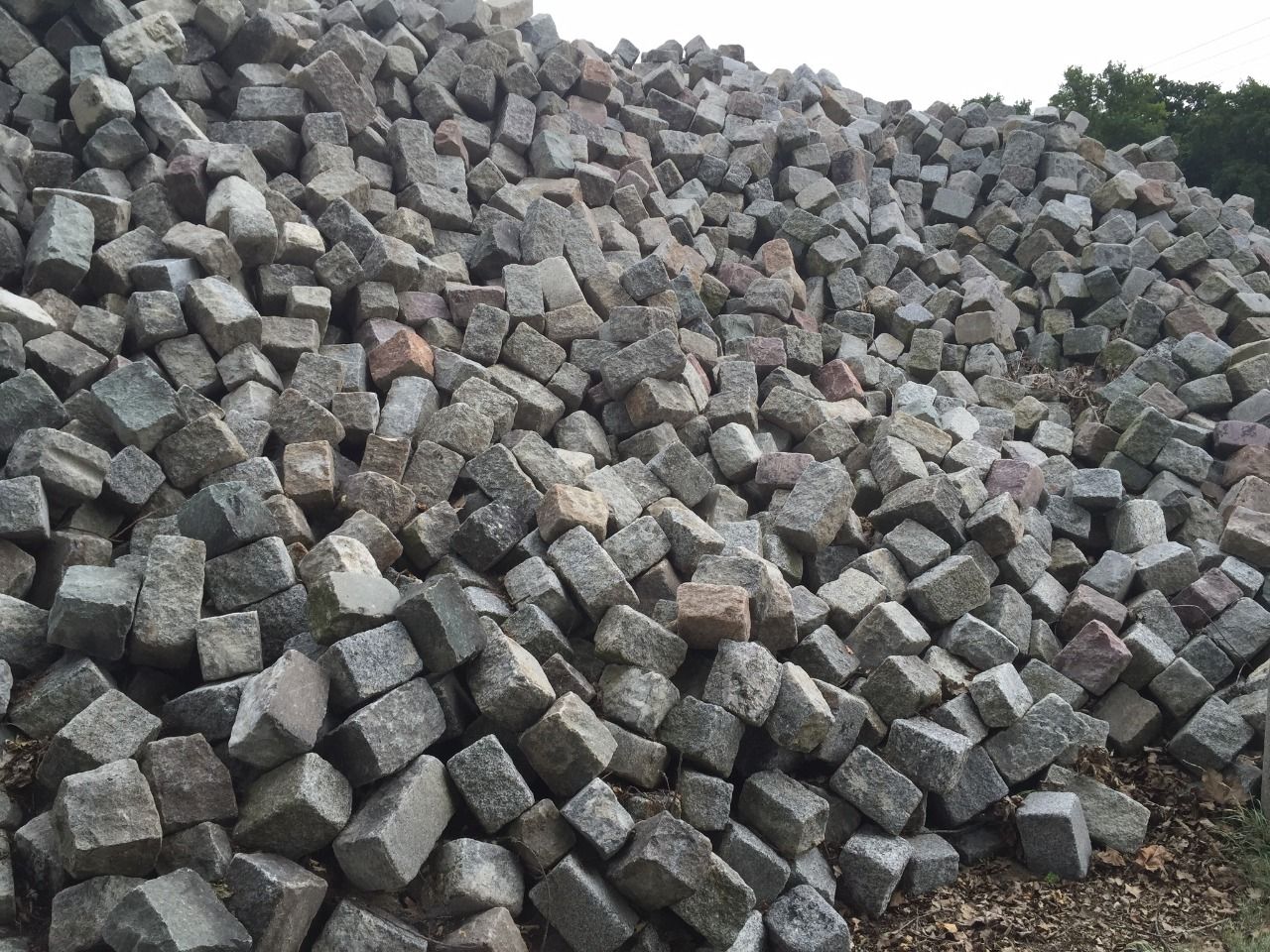 Pavés granit de réemploi 14/20 cm ép. 14/16 cm - unité de vente 1m² ( 300 kg)