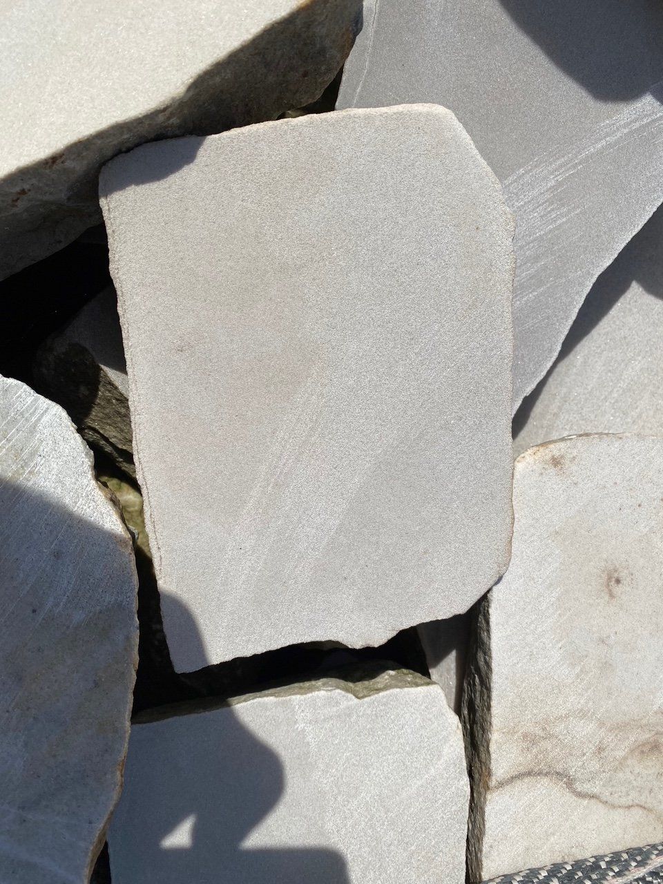 Pavés grès sciés de réemploi 14/20 cm ép. 2/5 cm - unité de vente 1m² (90 kg)