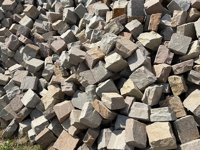 Pavés grès kandla Multi Color 14/14 cm Ep. 11/13 - unité de vente : 1 m² pour 42 pavés