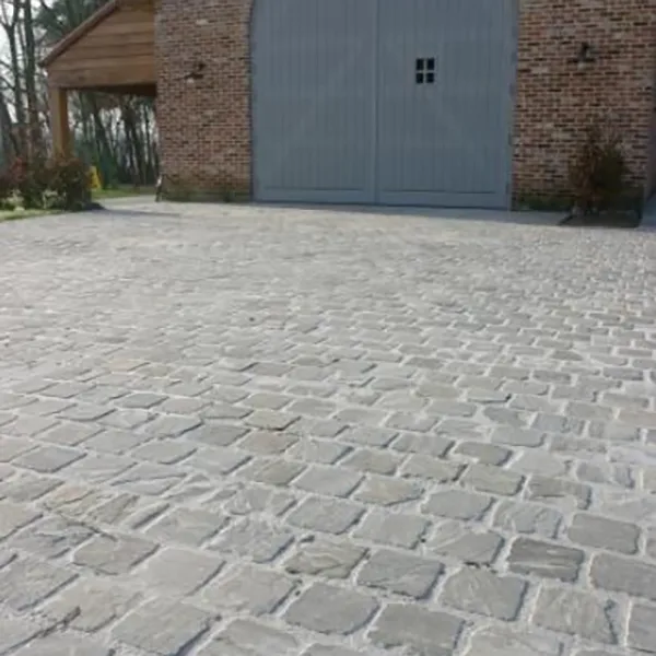 Pavés grès kandla Gris 10/10 cm Ep. 8/10 cm - unité de vente : 76 pavés pour 1 m² 