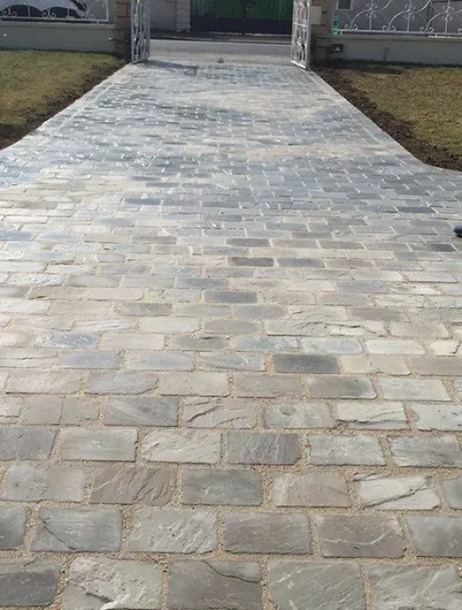 Pavés grès kandla Gris  14/20 cm Ep. 11/13 cm - unité de vente : 1 m² pour 30 pavés