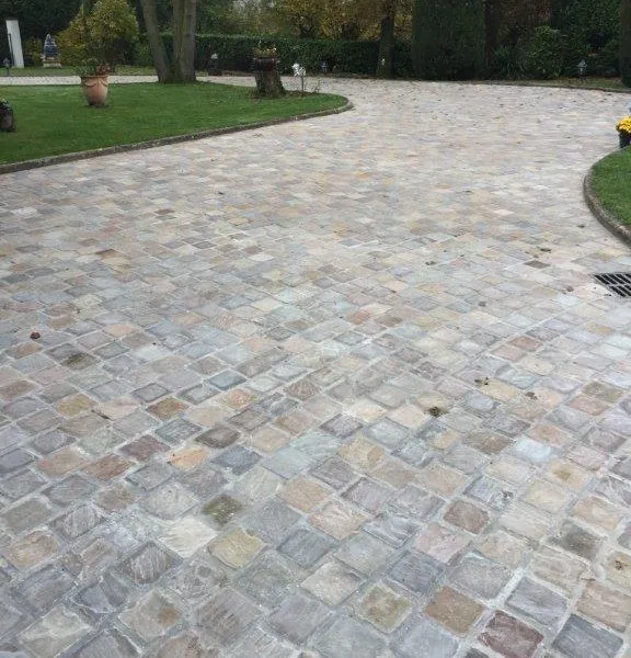 Pavés grès kandla Multi Color  14/14 cm Ep. 3/5 cm - unité de vente : 1 m² pour 42 pavés