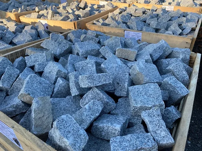 Pavé granit gris 9/11 cm Ep. 4/6 cm - unité de vente : 1 m²