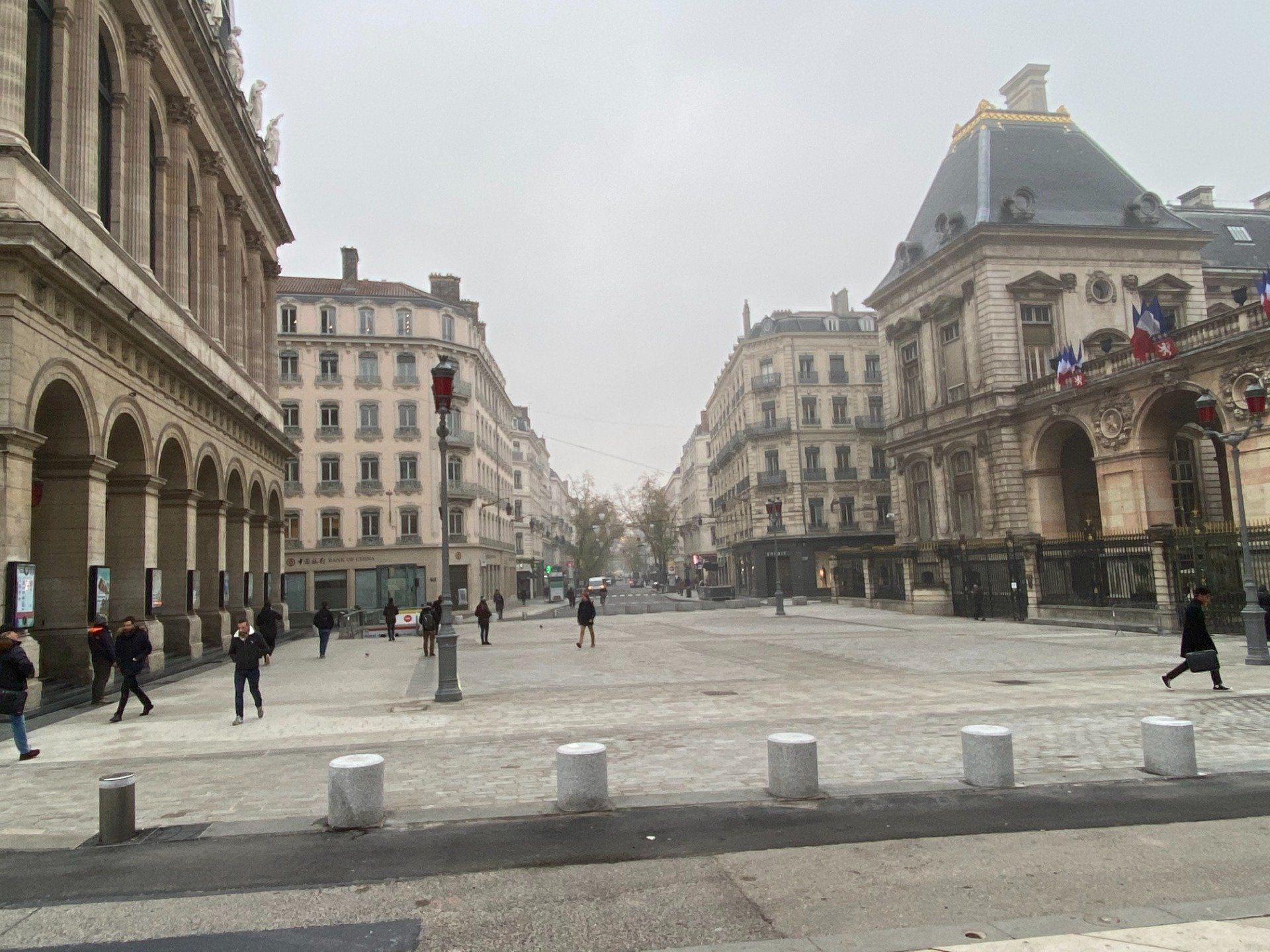 pave-granit-scie Pavés granit sciés de réemploi 14/20 cm ép. 2/5 cm - unité de vente 1m² (90 kg)