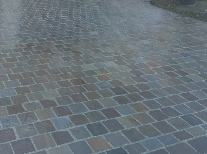 Pavés grès kandla Multi Color  14/14 cm Ep. 5/7 cm - unité de vente : 1 m² pour 42 pavés